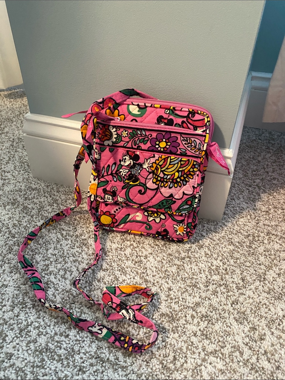Vera Bradley Pink Floral Minnie Mouse Quilted Crossbody Organizer Disney - Picture 3 of 5